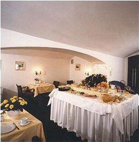 Hotel Am Hofgarten Дюссельдорф Ресторан фото